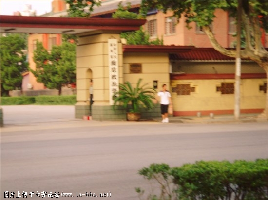 这人是谁我也不知道拍时没注意