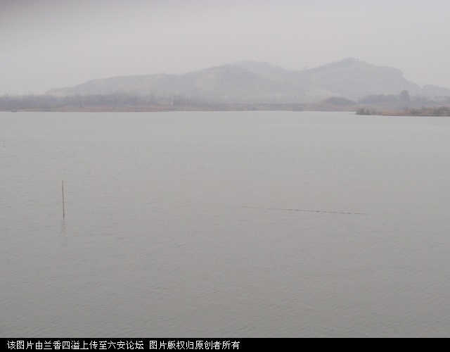 水库的面积挺大滴，大约有1000多亩。