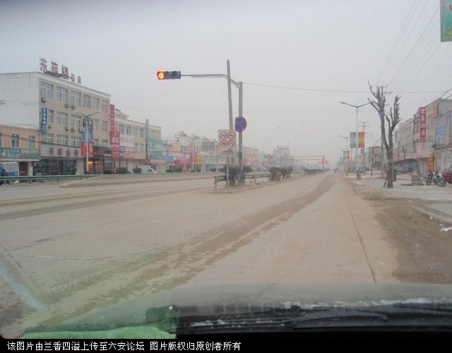 大约7点左右，天空下起了小小雪。