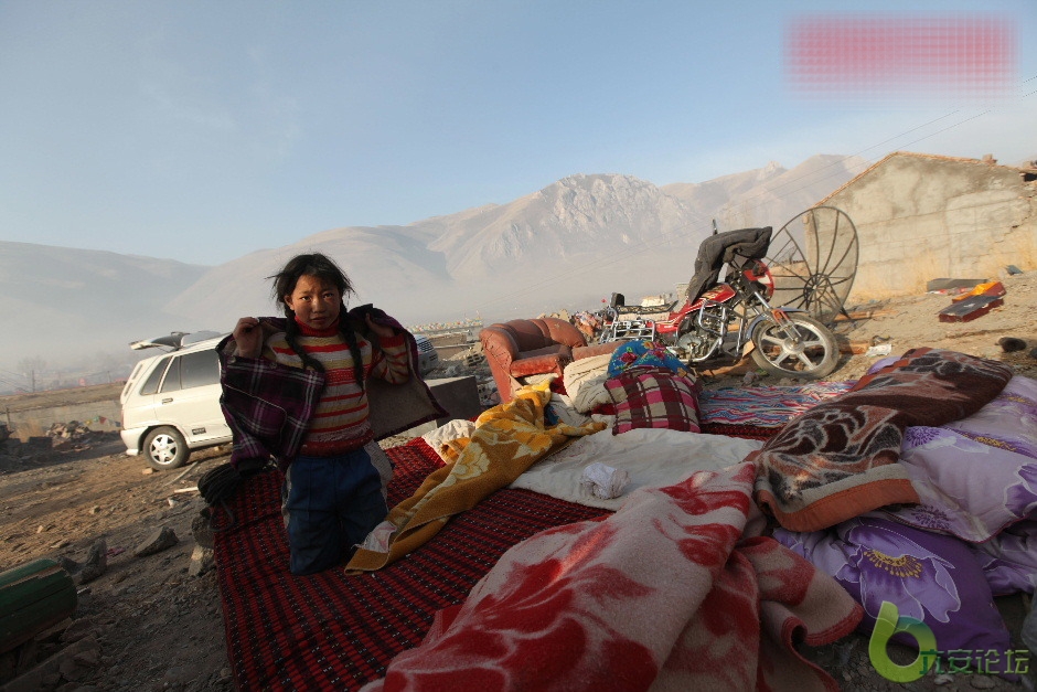 “对了，爸爸，我刚才梦到我们家又发生地震了，梦里地震好可怕。我还梦到我被埋在房子里面了，是你把我扒出 ...