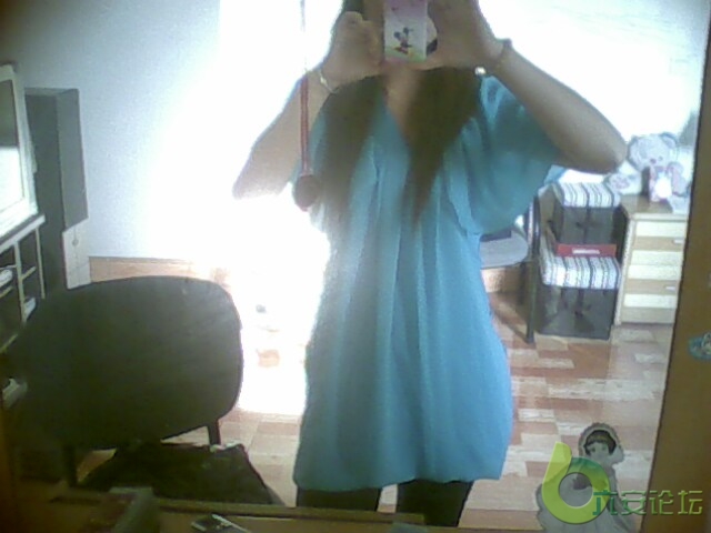 去年买的，第一次穿啊