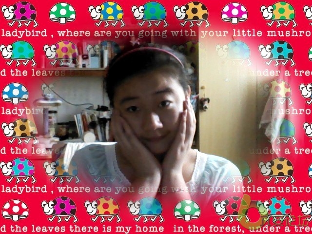 来晒晒自己的大头贴啊！这张是冒充大眼美眉！呵呵~