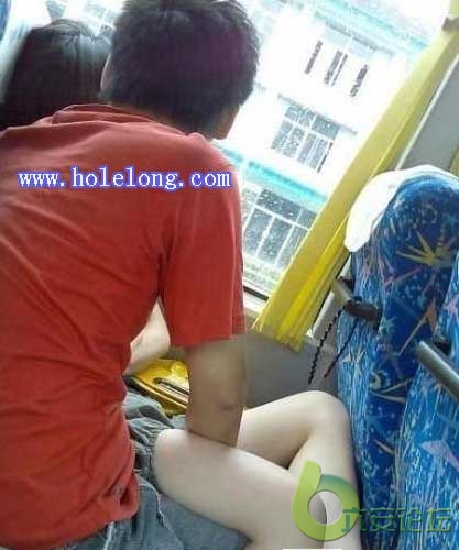 长途车上男女如此调情2副本.jpg