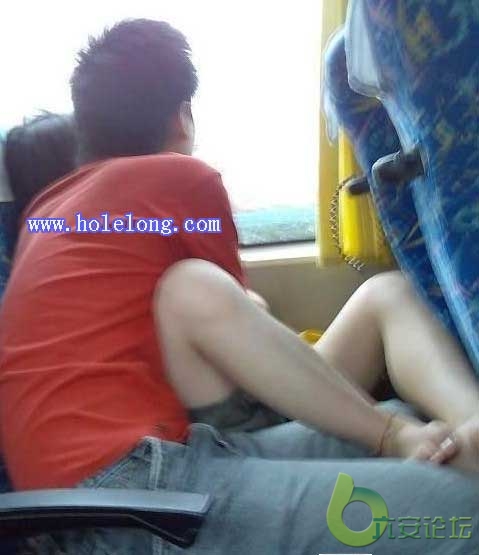 长途车上男女如此调情5副本.jpg